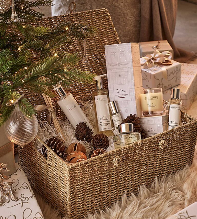 Top 5 Christmas Hampers 2024 for Foodies and Wine Lovers