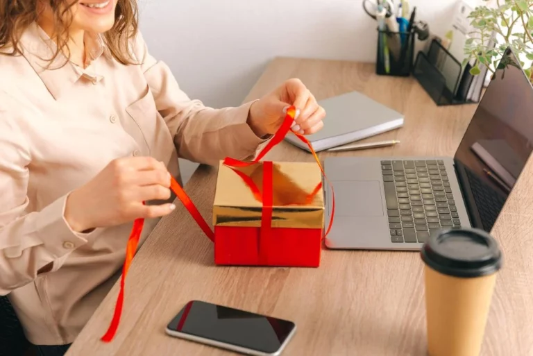 How to Choose the Right Christmas Gift Box for Any Personality